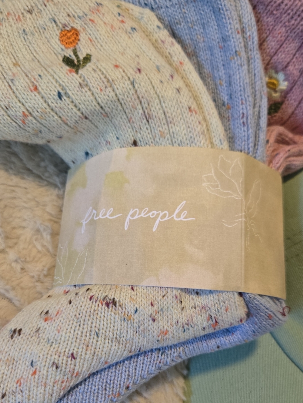 Free People Mint Green Floral Embroidered Cap With 3 Pair FP socks - Picture 4 of 9